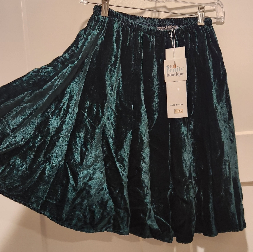 NWT Green Velvet Skirt Size Small